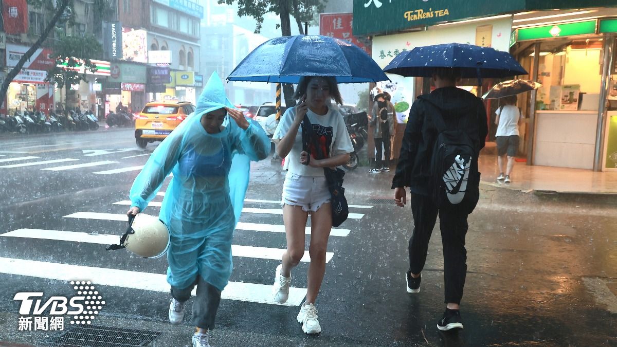 Taiwan braces for possible typhoons starting this weekend (TVBS News)