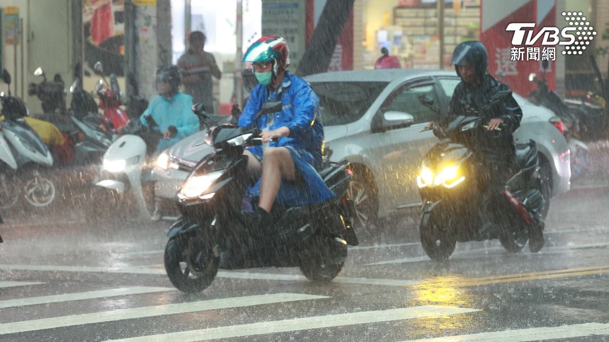 Fung-wong hits southern Taiwan (Courtesy of the CWA)
