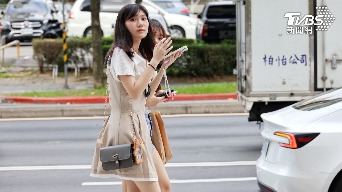 Taiwan to see sunny skies, afternoon storms Friday (TVBS News)