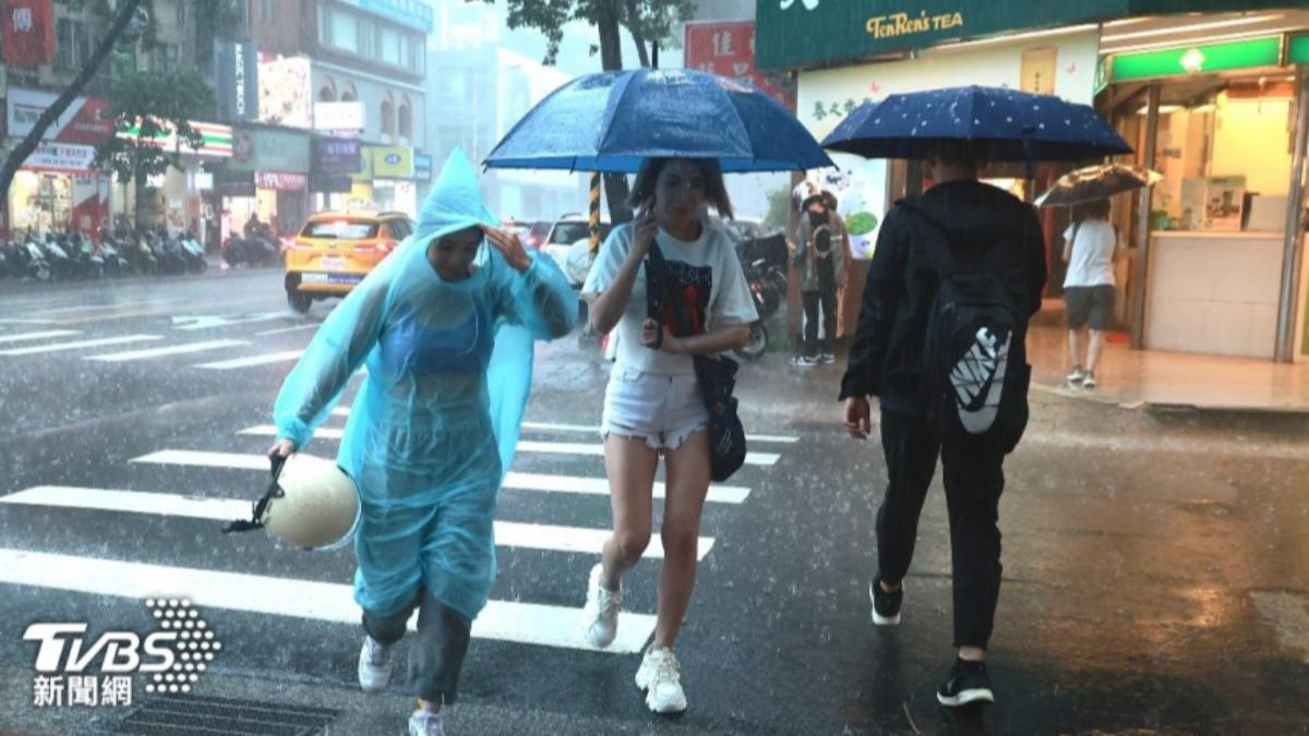 Heavy rain advisory issued for 11 Taiwan counties (TVBS News)