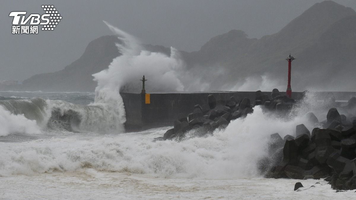 Typhoon Gaemi heads to sea, Taiwan remains on alert (TVBS News)