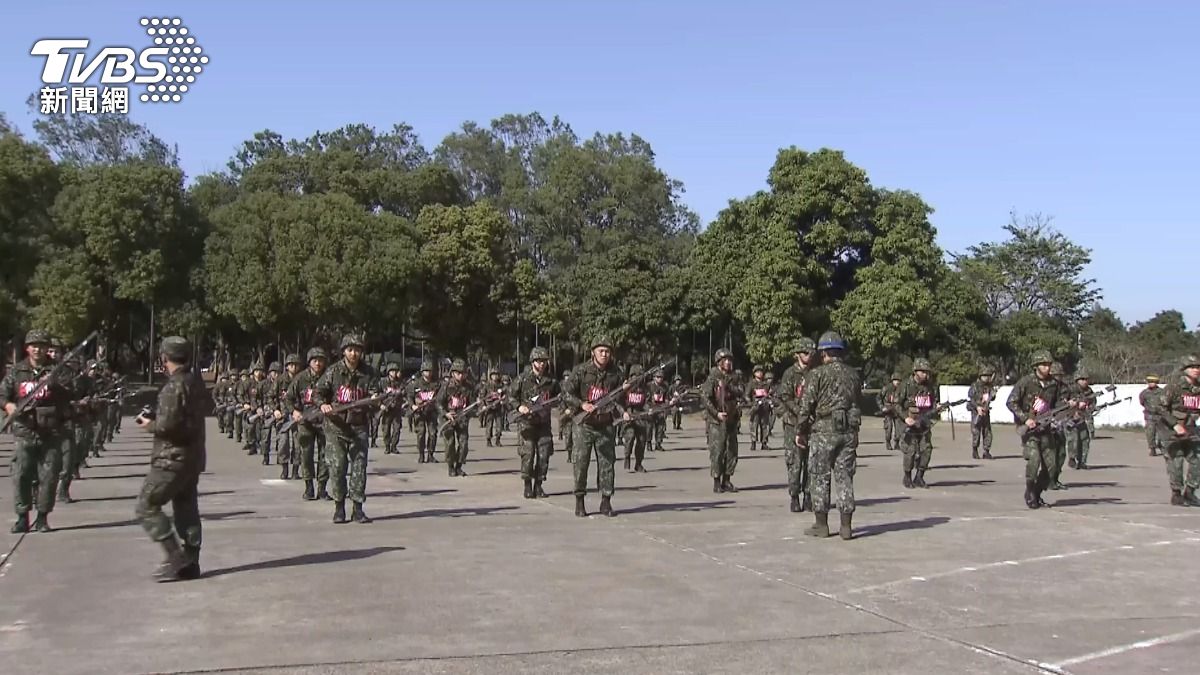 Taiwan’s military volunteer numbers drop (TVBS News)