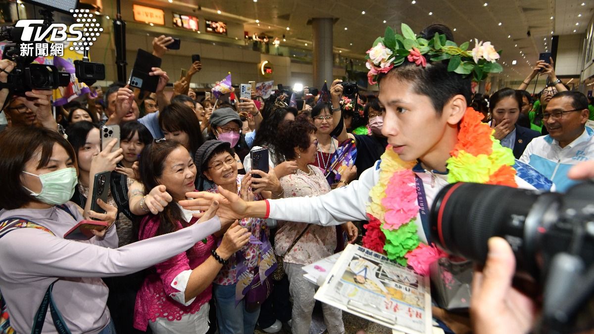Olympic boxer Lin Yu-ting returns to Taiwan with pride