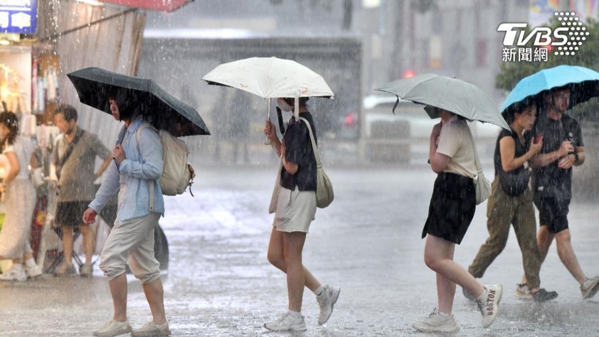 Thunderstorms, heavy rain target central, southern Taiwan (TVBS News)