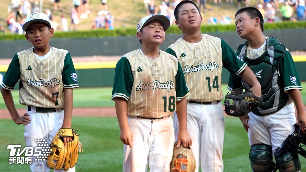 U.S. official greets Taiwanese players at Little League (AP)