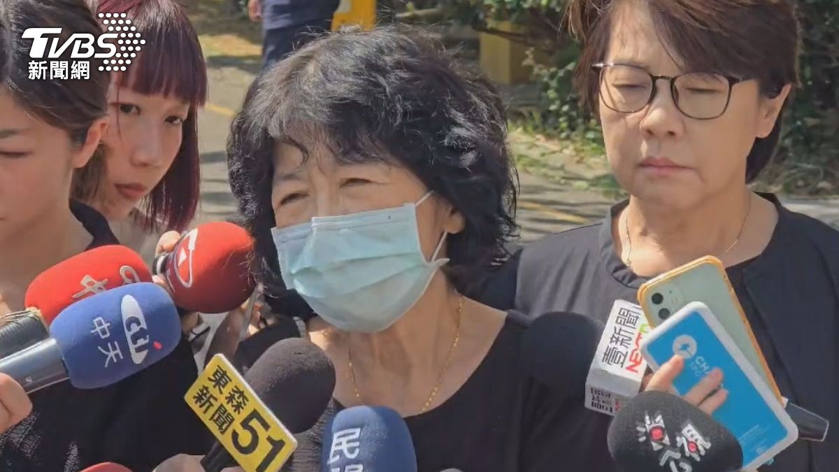 Former Taipei mayor’s wife visits him in detention (TVBS News)