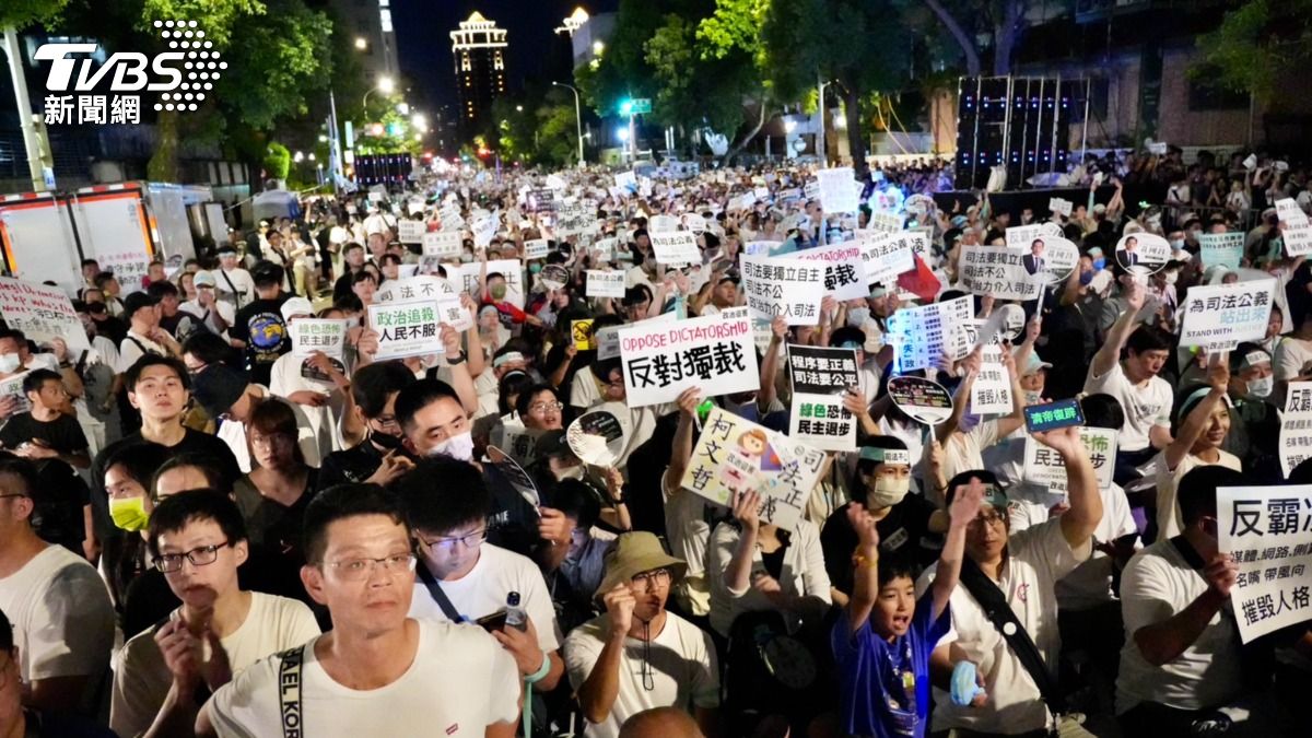 Taiwan People’s Party thanks supporters after massive rally (TVBS News)