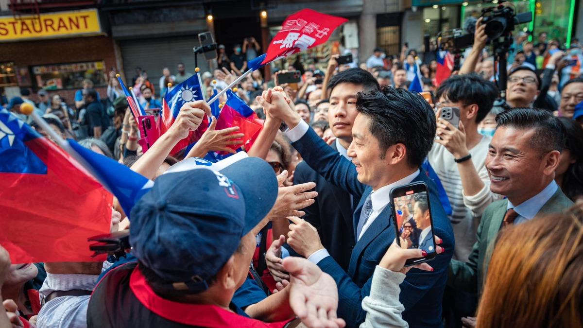Taipei Mayor compares Taiwan’s democracy to spicy hotpot (Courtesy of Chiang Wan-an’s FB)