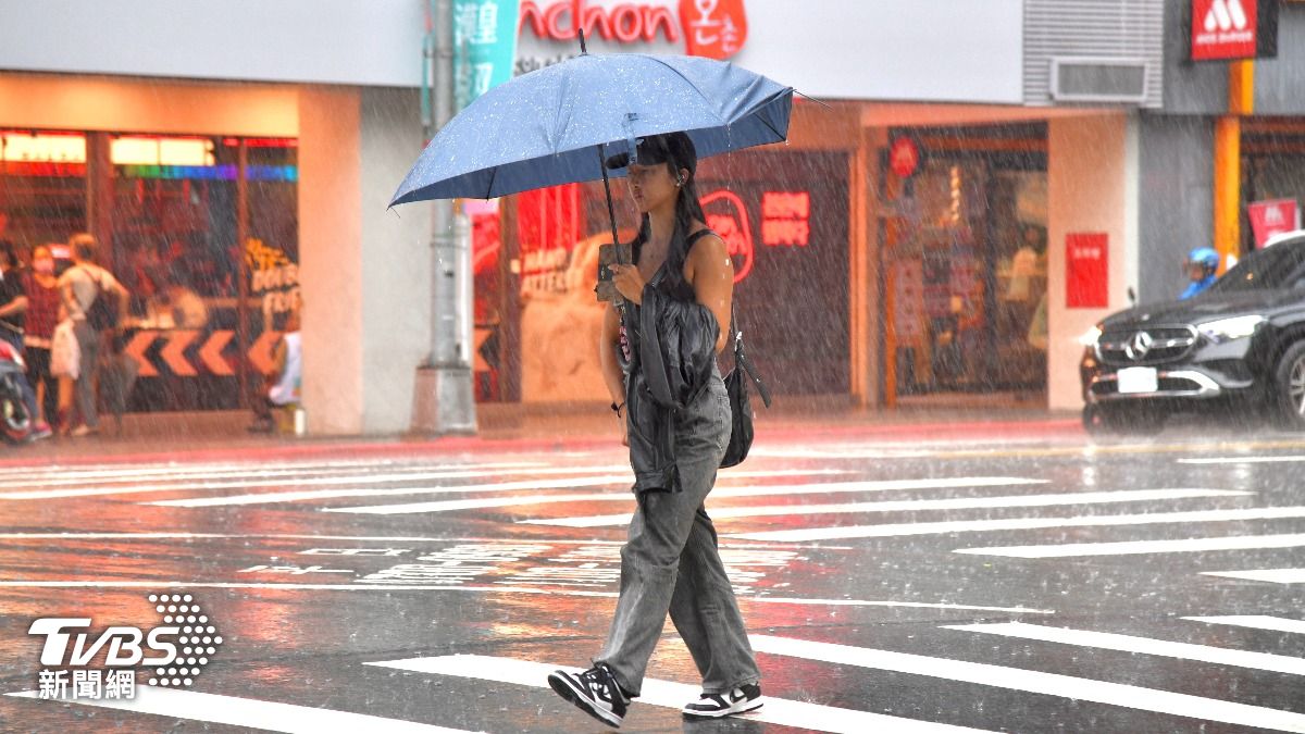 Heavy rain advisory for 10 regions (TVBS News)