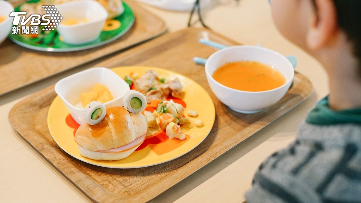 Legislators urge student input in school meal policies (Shutterstock)