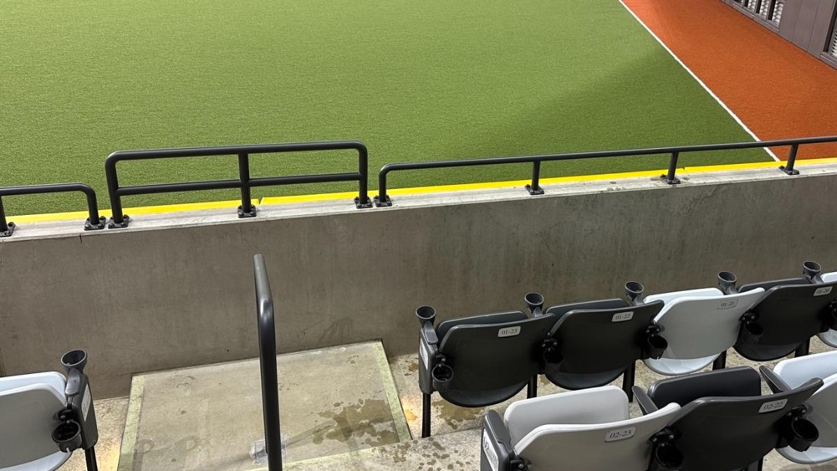 Taipei Dome leaks to be fixed by late October (Courtesy of social media users via TVBS News)