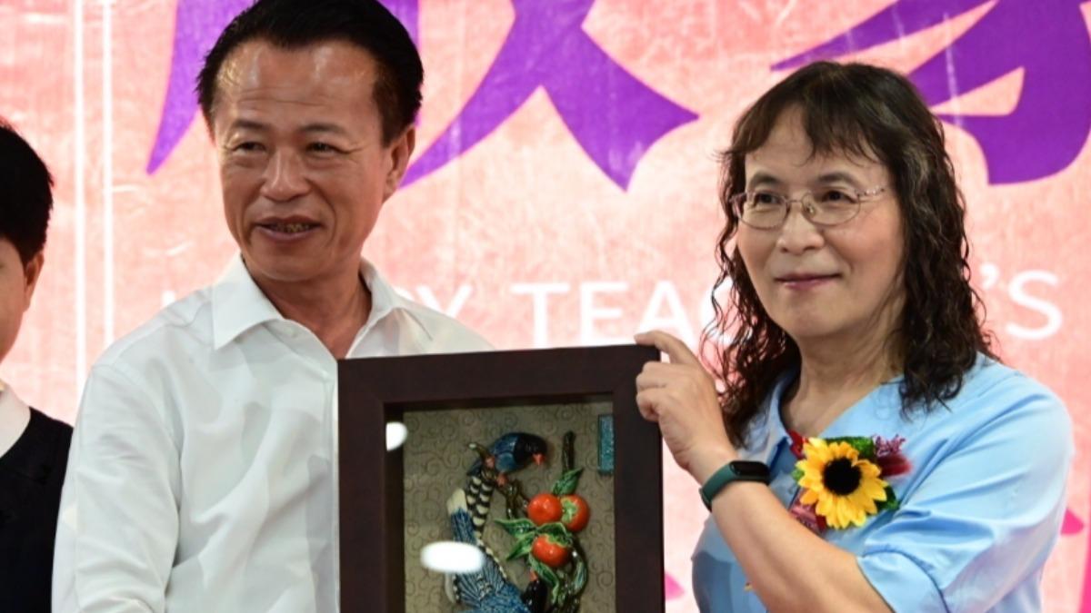 Transgender teacher wins national award in Taiwan (Courtesy of Chiayi County Government)