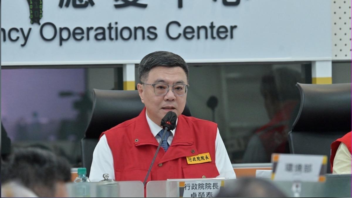 Premier Cho mourns fallen officer, urges support for family (Courtesy of Executive Yuan)