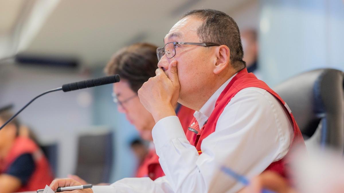 New Taipei mayor defends typhoon day off amid debate (Hou Yu-ih/FB)