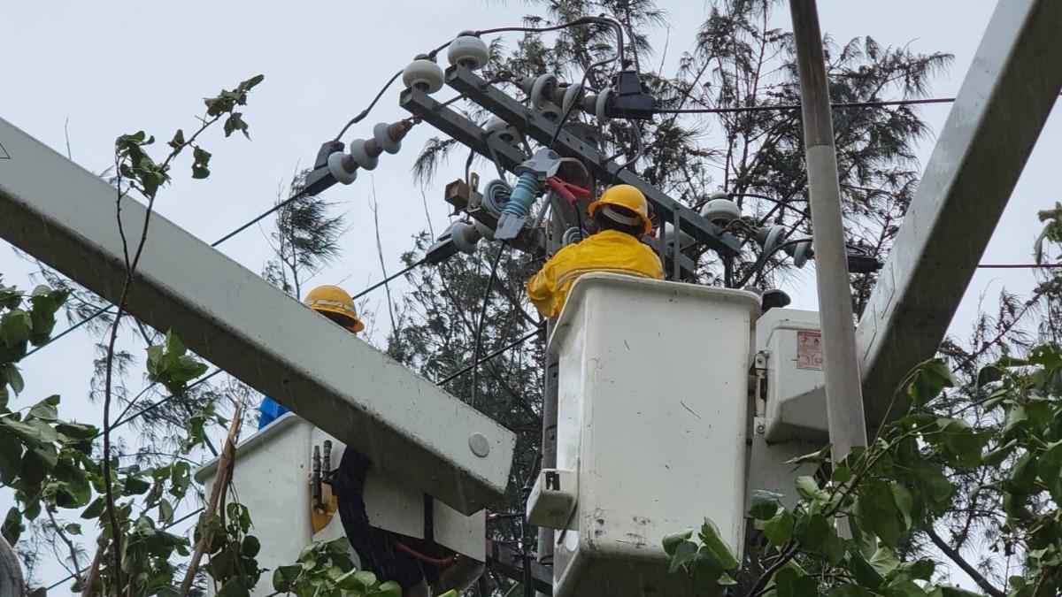 Typhoon Krathon leaves over 109,000 without power in Taiwan (Courtesy of Taiwan Power Company)