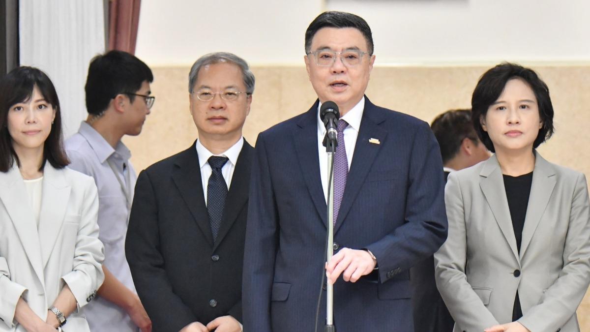 Cho calls for better weather forecasts (Courtesy of Executive Yuan)