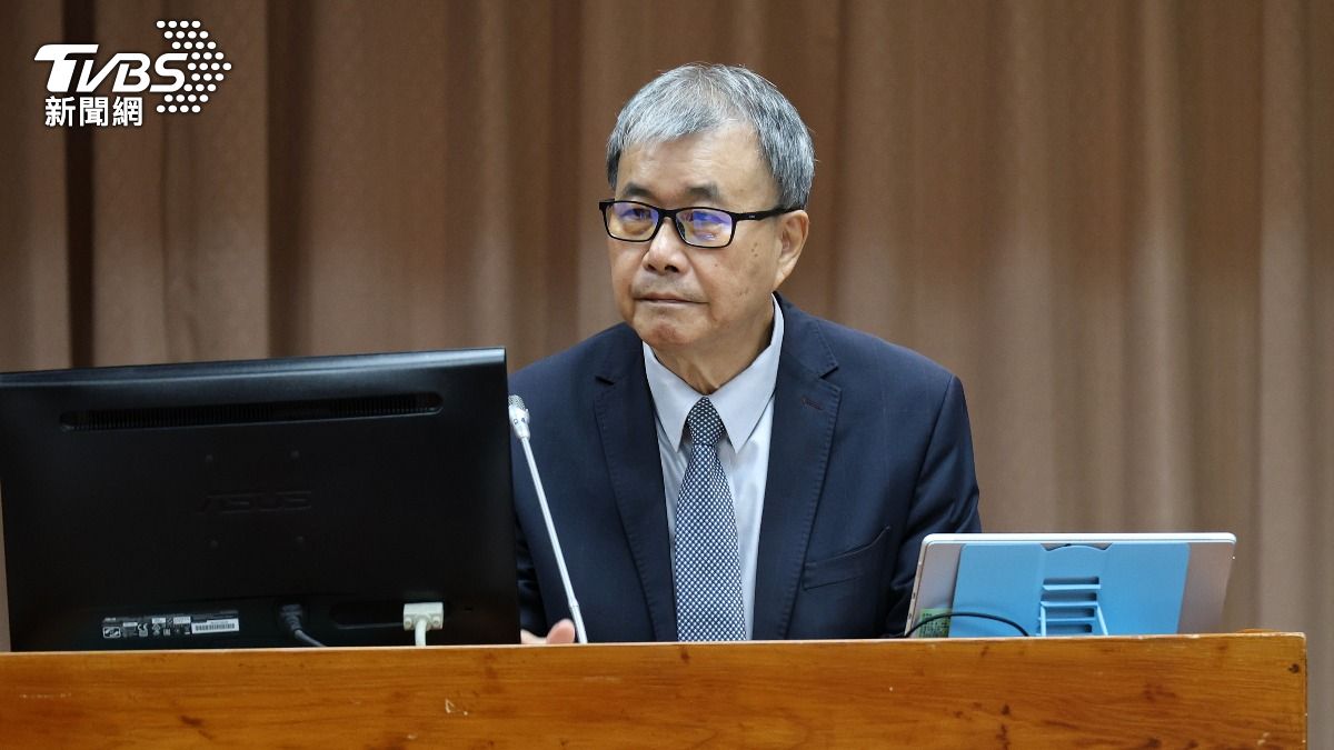 Education ministry halts youth service consent forms (TVBS News)