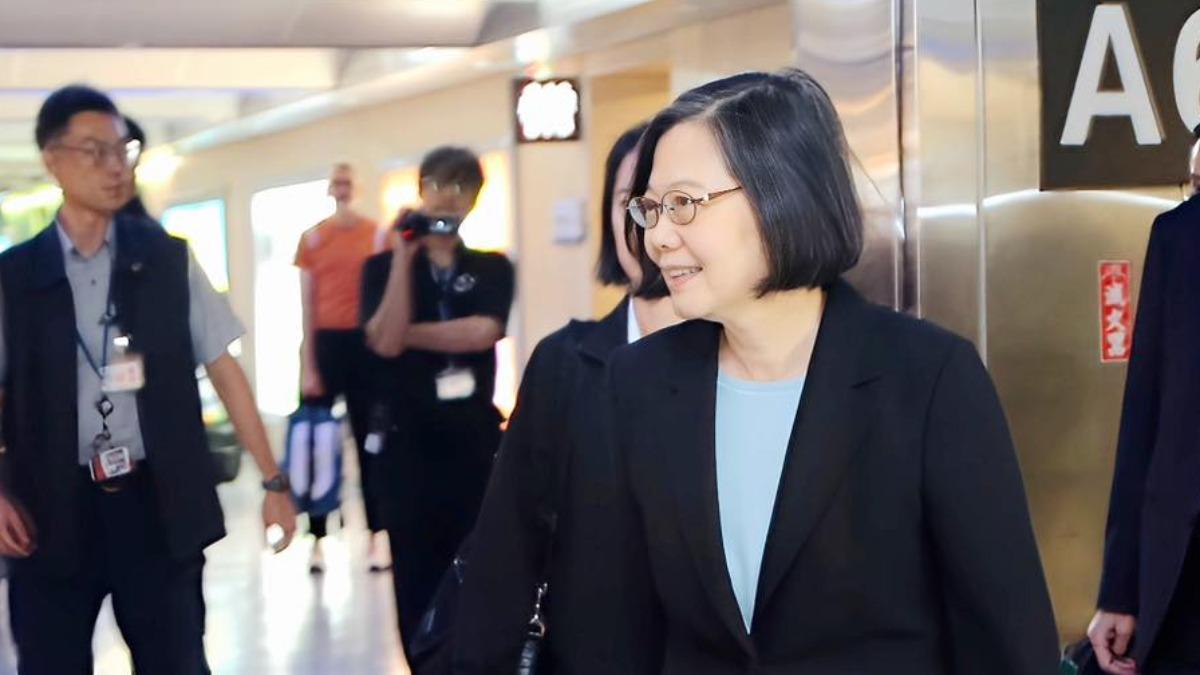 Former Taiwan VP urges Tsai to lead US negotiations (TVBS News)