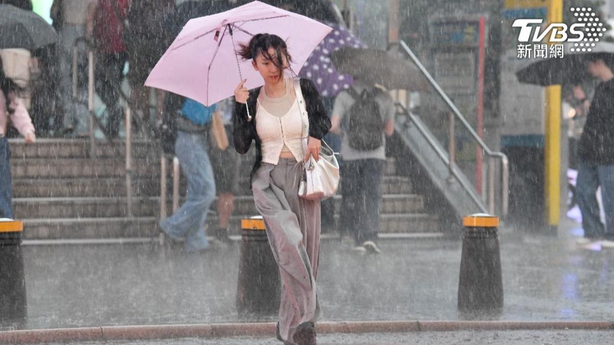 Taiwan braces for heavy rain alert (TVBS News)