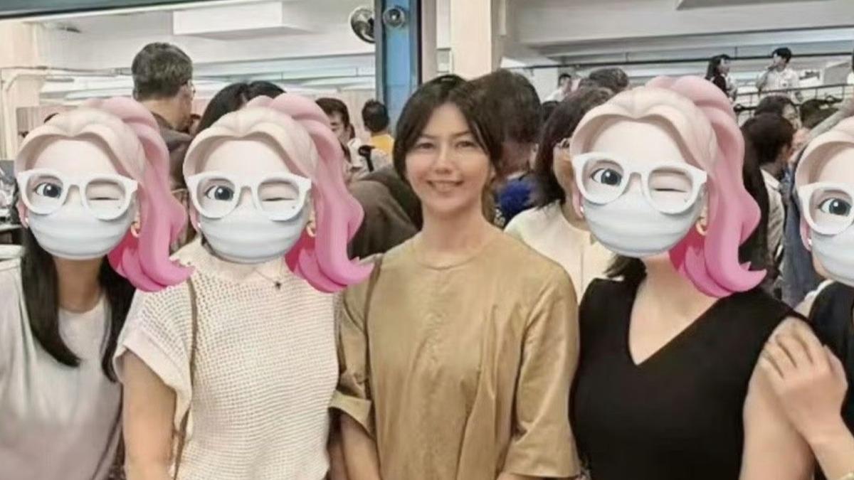 Stefanie Sun attends son’s graduation (Courtesy of Weibo)
