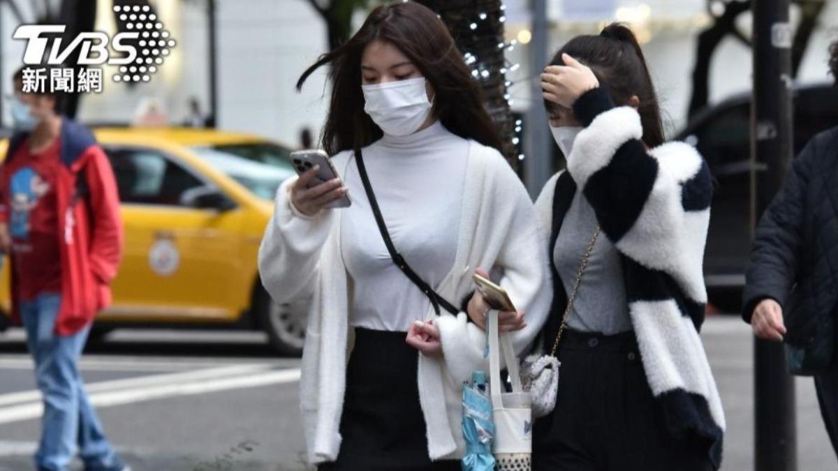 Northeast monsoon brings rain to northern Taiwan (TVBS News)