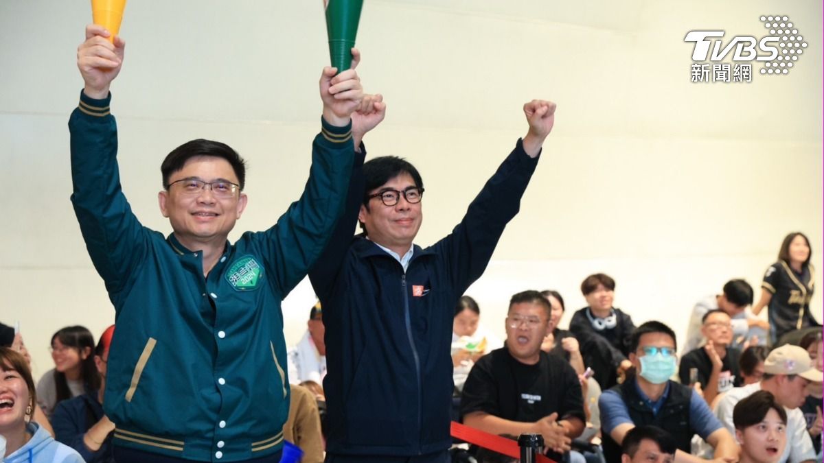Kaohsiung mayor awards NT$700K bonuses to players (TVBS News)