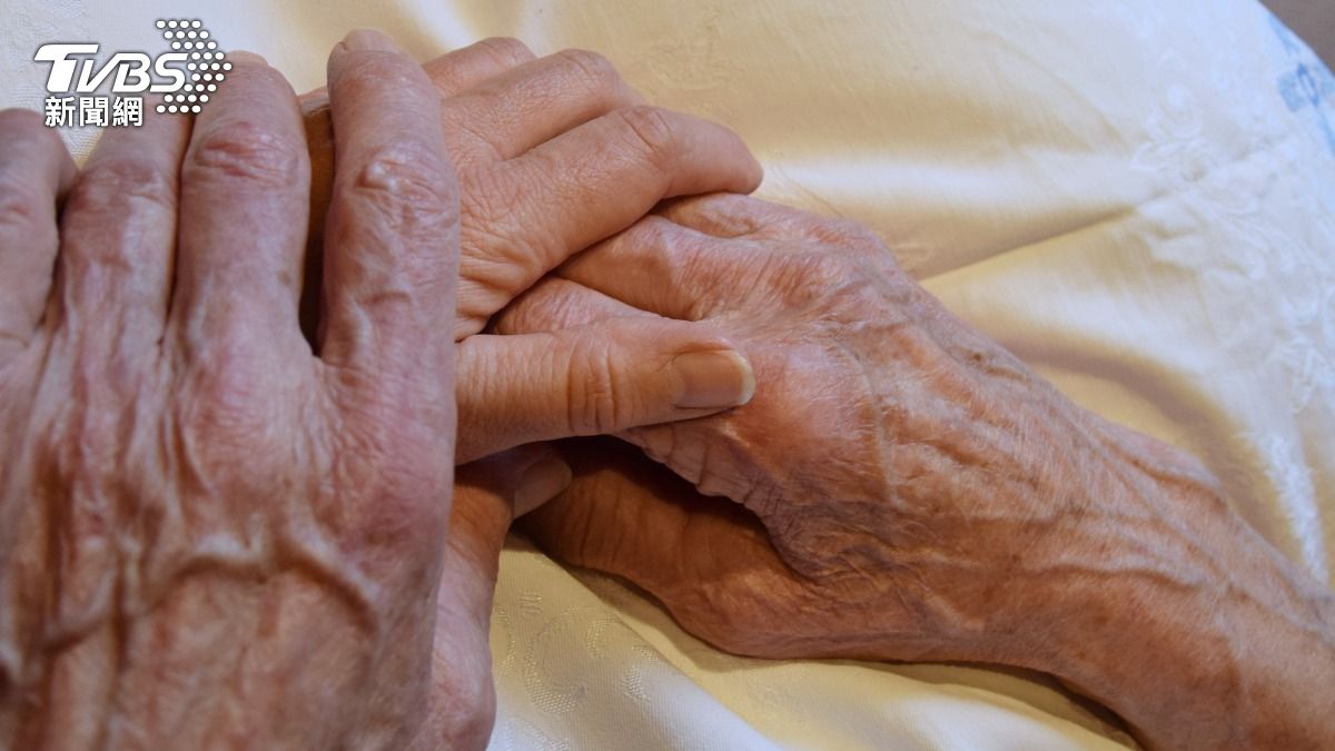 Elder suicide rates highest in Taiwan, study finds (Shutterstock)