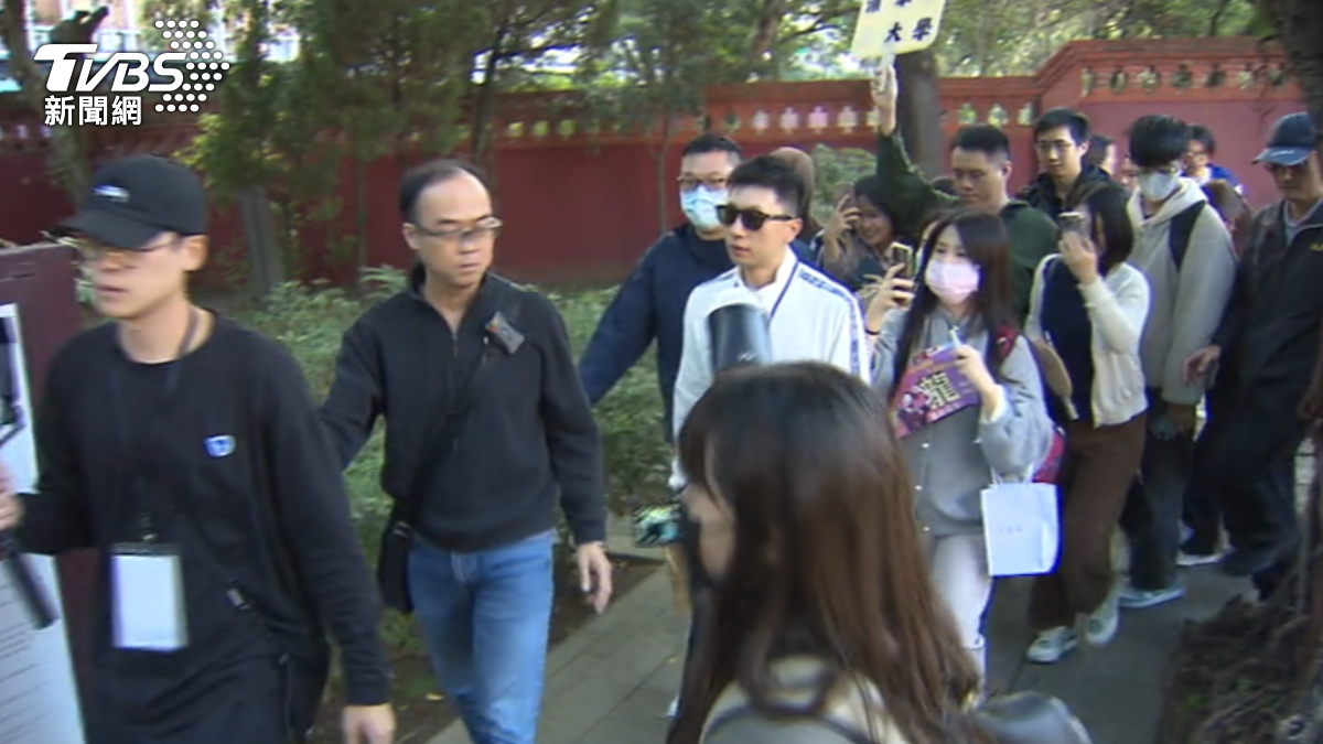 Ma Long thrills students in Taipei visit (TVBS News)