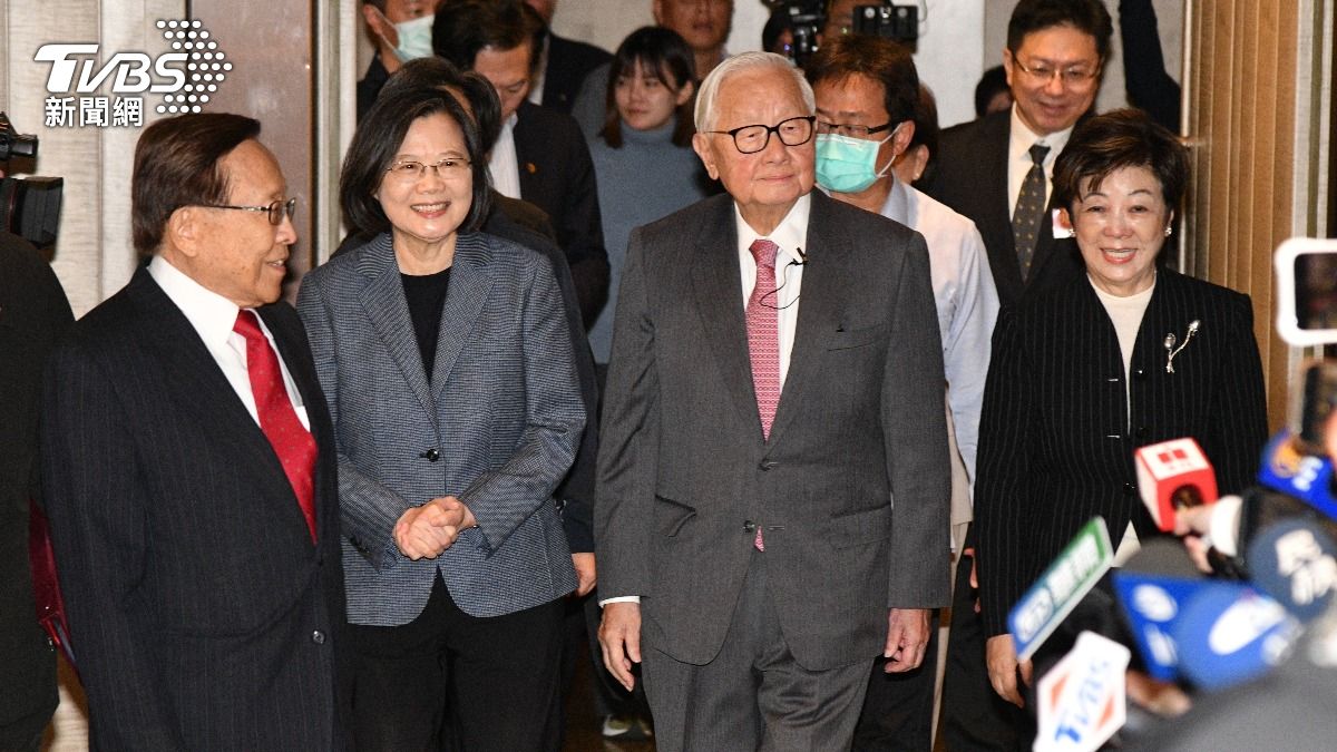 Elite gather for Chang’s book launch (TVBS News)