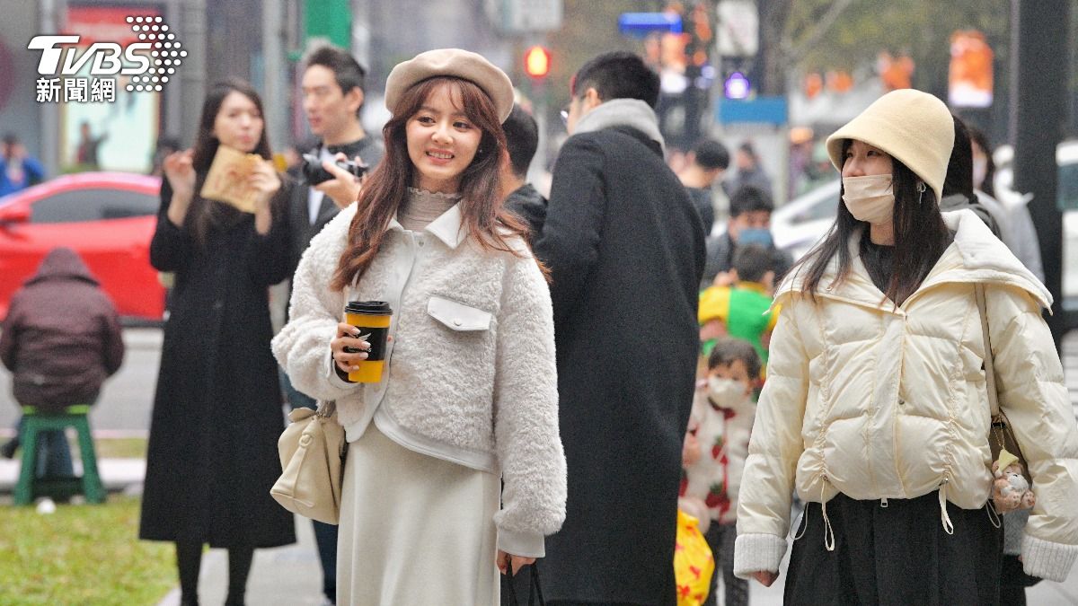 Taiwan braces for cold snap as temperatures plunge (TVBS News)