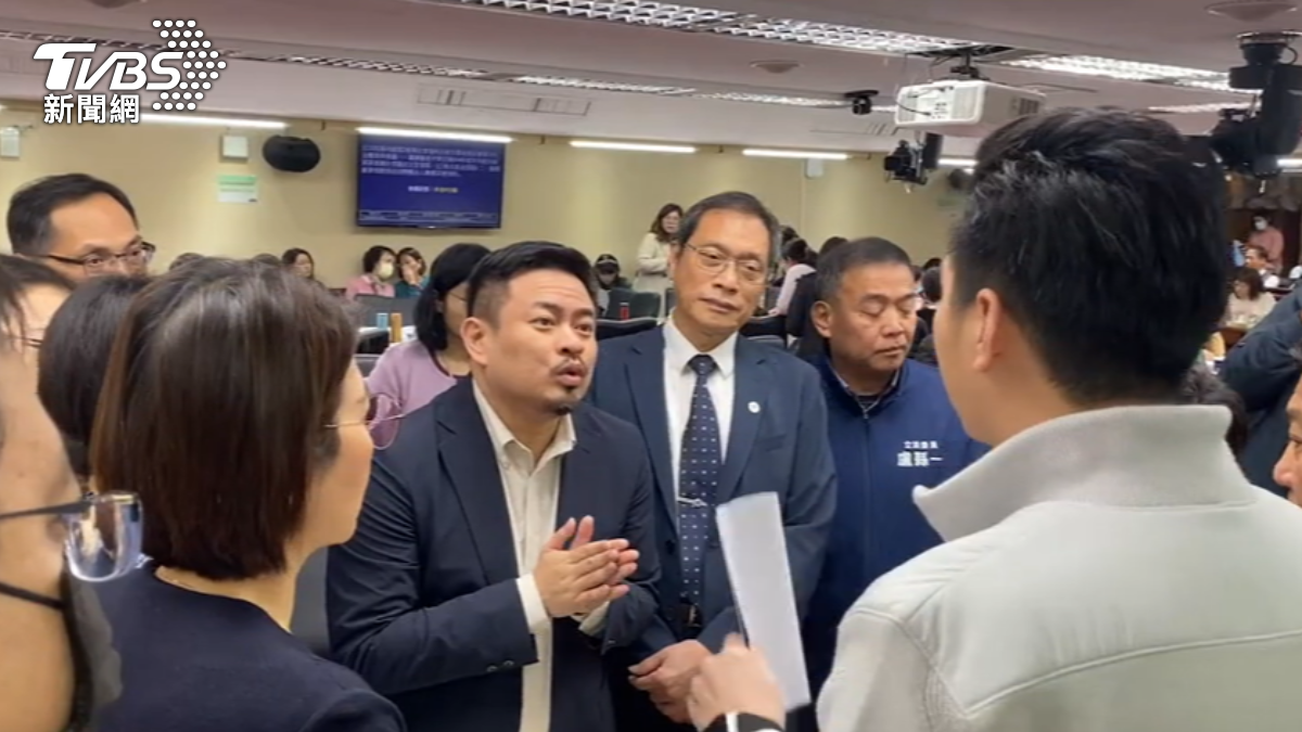 Labor minister defends employment security fund’s role (TVBS News)