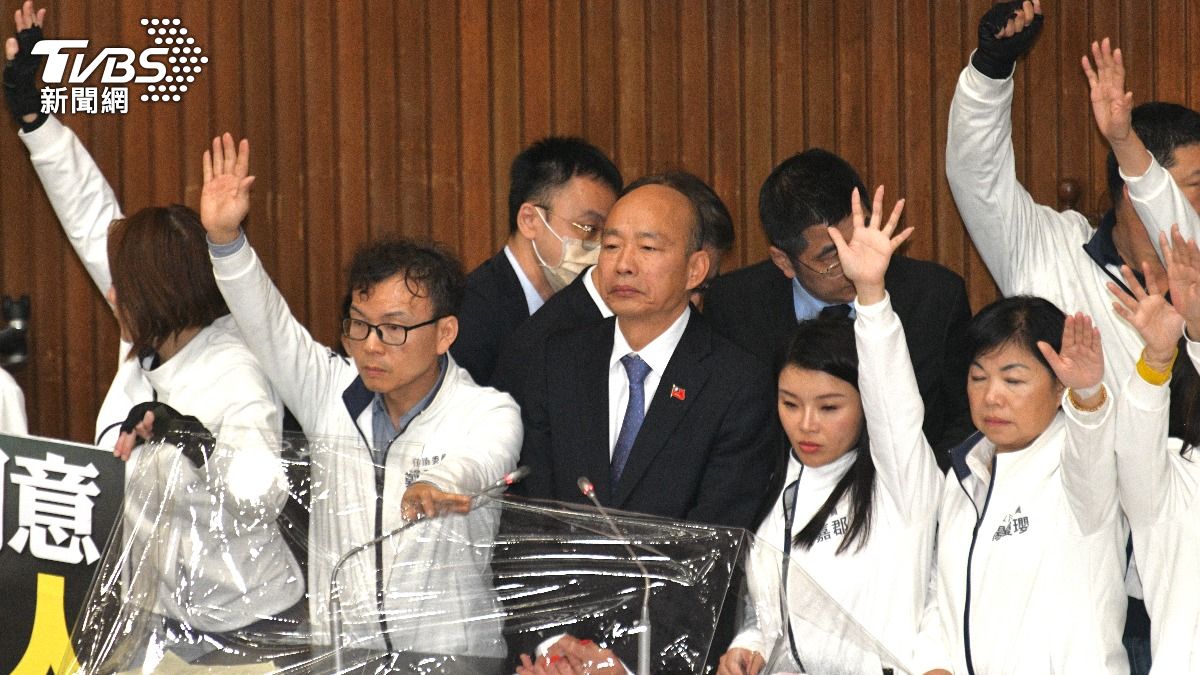 KMT, TPP push for defense budget review (TVBS News)