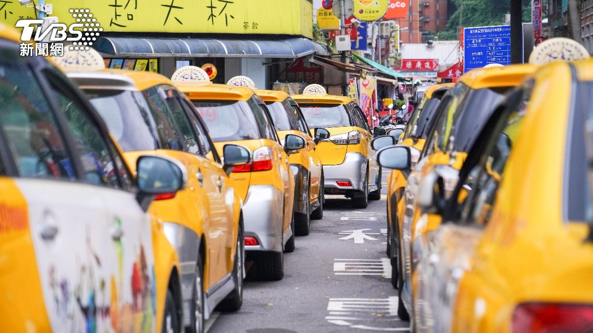 Tainan taxi fares to rise NT$50 for Lunar New Year (Shutterstock)