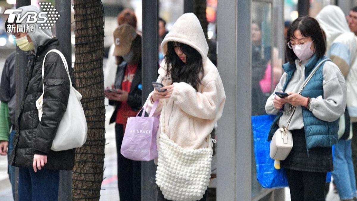 Cold air mass chills Taiwan this week (TVBS News)