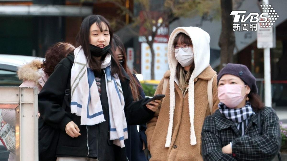 Cold front chills Taiwan, Matsu sees 11-12°C temperatures (TVBS News)