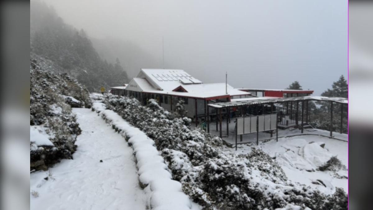 Snow blankets Jiaming Lake Mountain Cabin in Taitung (Courtesy of FNCA)