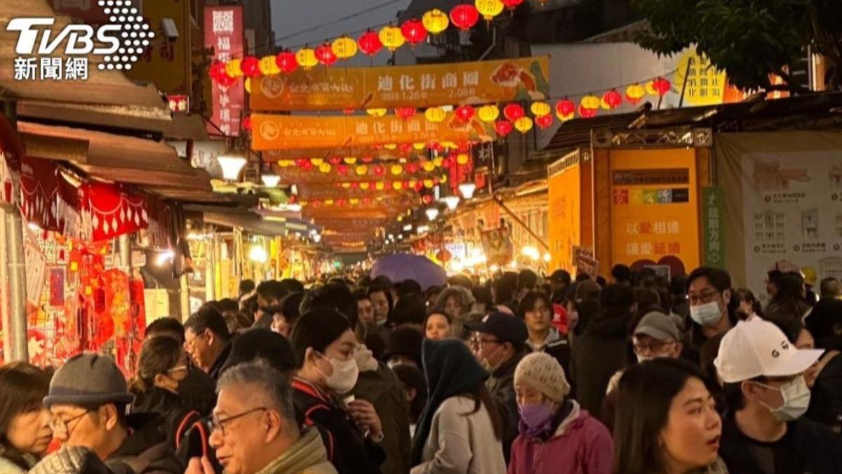 Taiwan’s New Year markets blend culture and commerce (TVBS News)