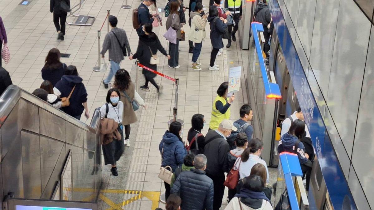 Taipei Metro staff to promote etiquette at key stations (Courtesy of Taipei Metro)