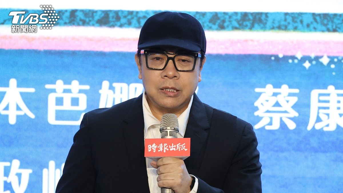 Television host moved to tears at Taipei book event (TVBS News)