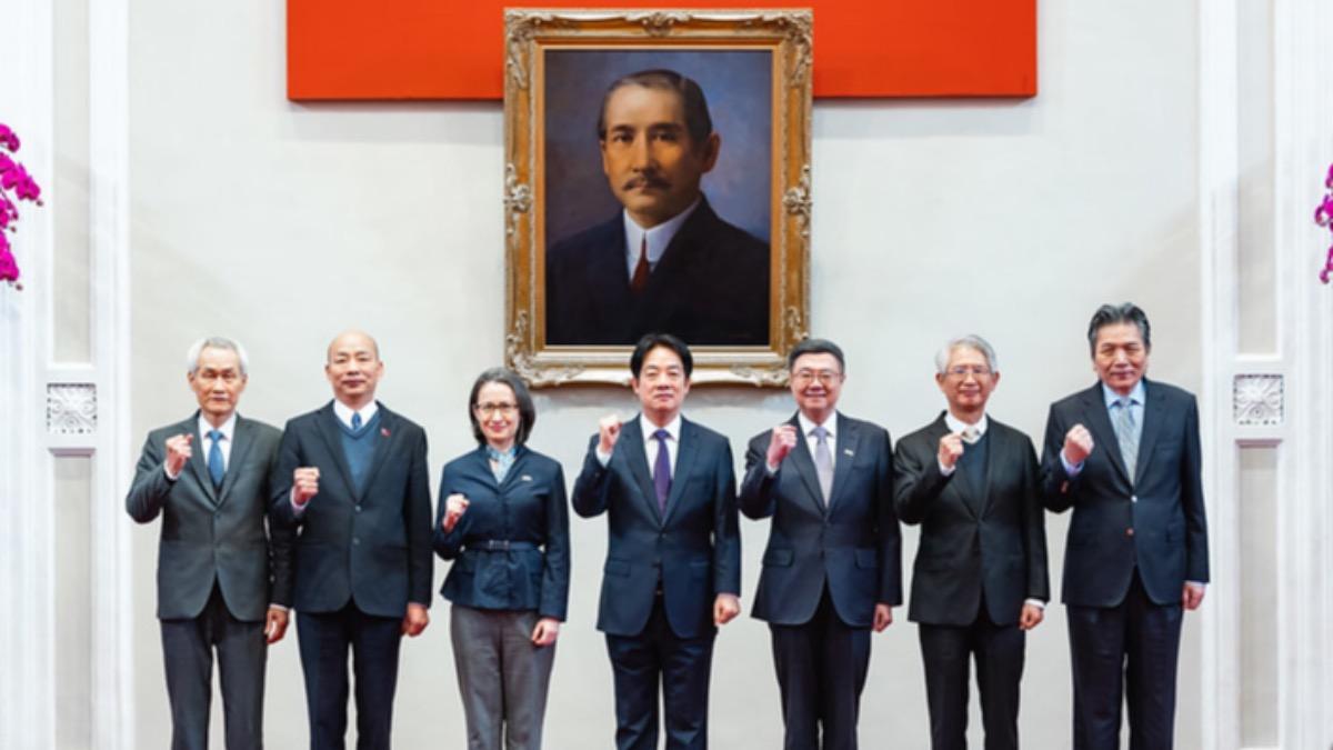 Taiwan leaders meet to discuss unity (Courtesy of Presidential Office)