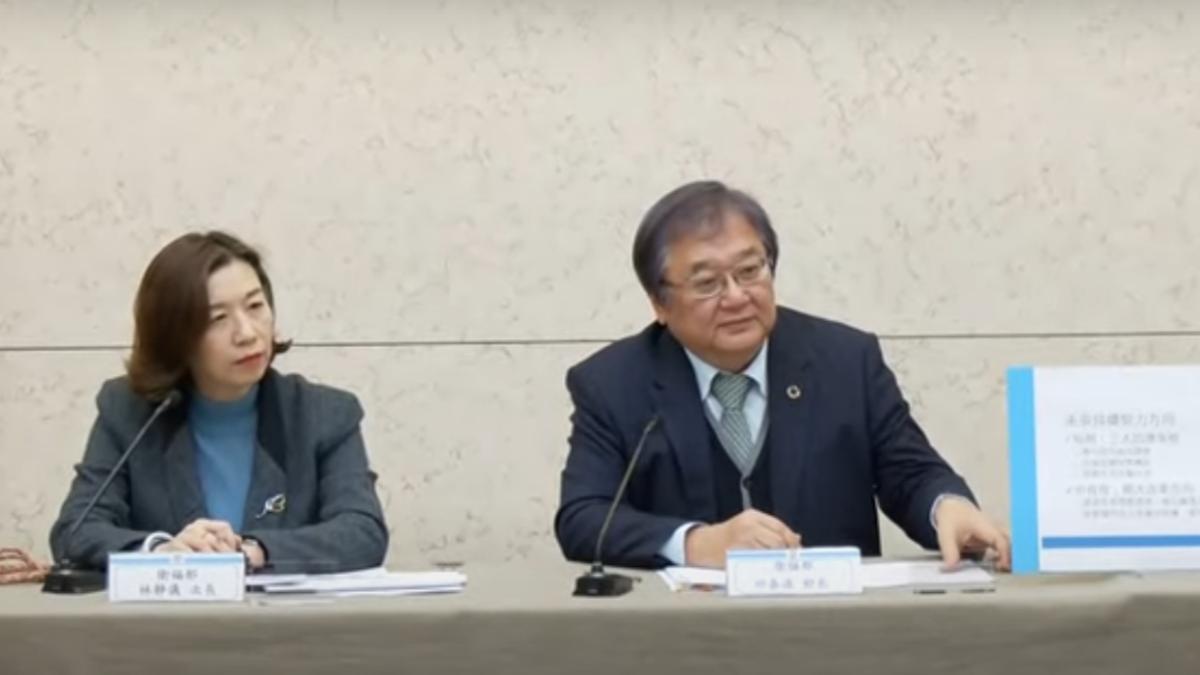 Taiwan health minister addresses ER congestion crisis (TVBS News)