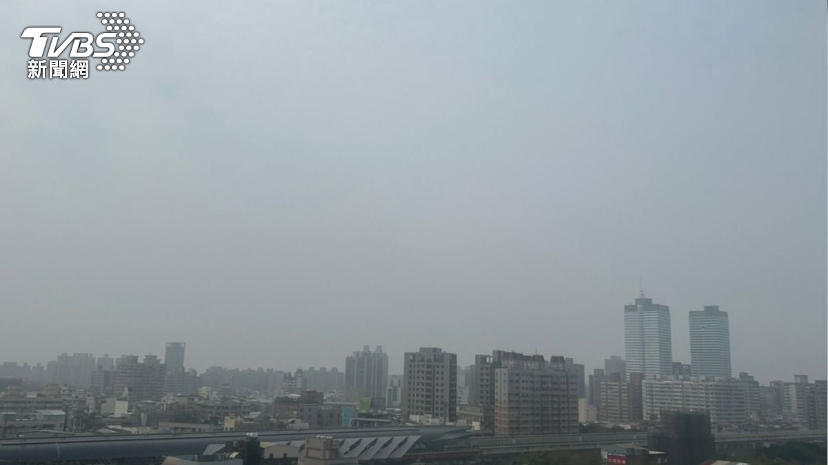 Central Taiwan shrouded in fog (TVBS News)