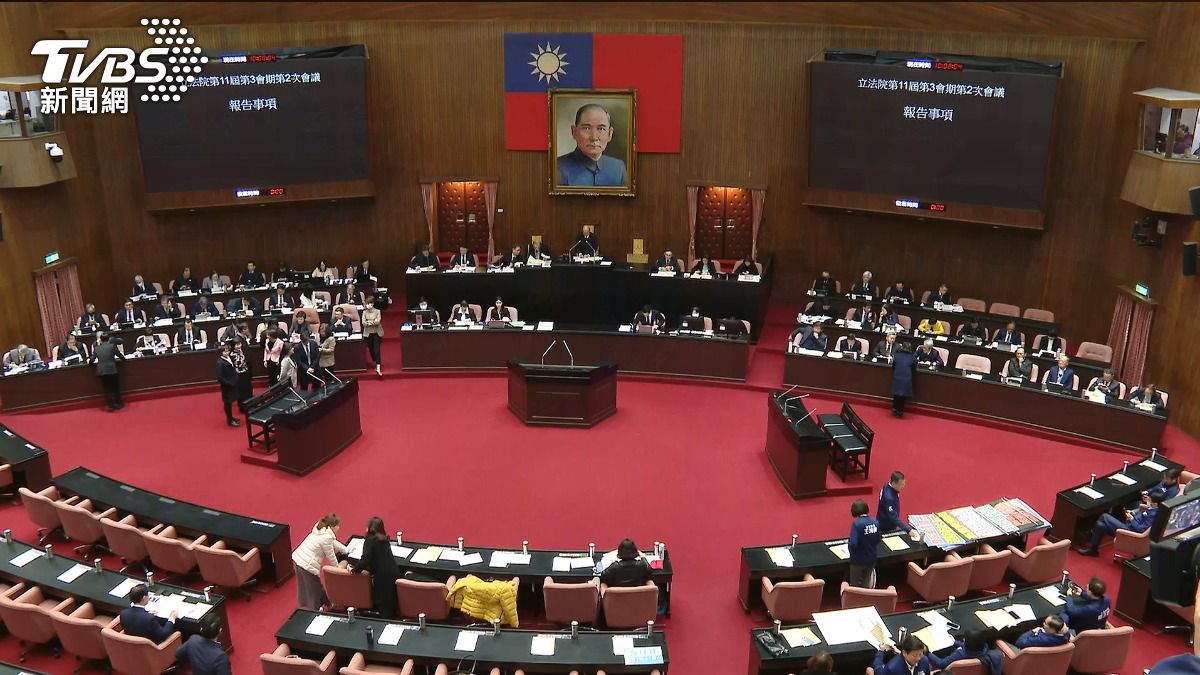 KMT pushes referendum against military trial proposal (TVBS News)