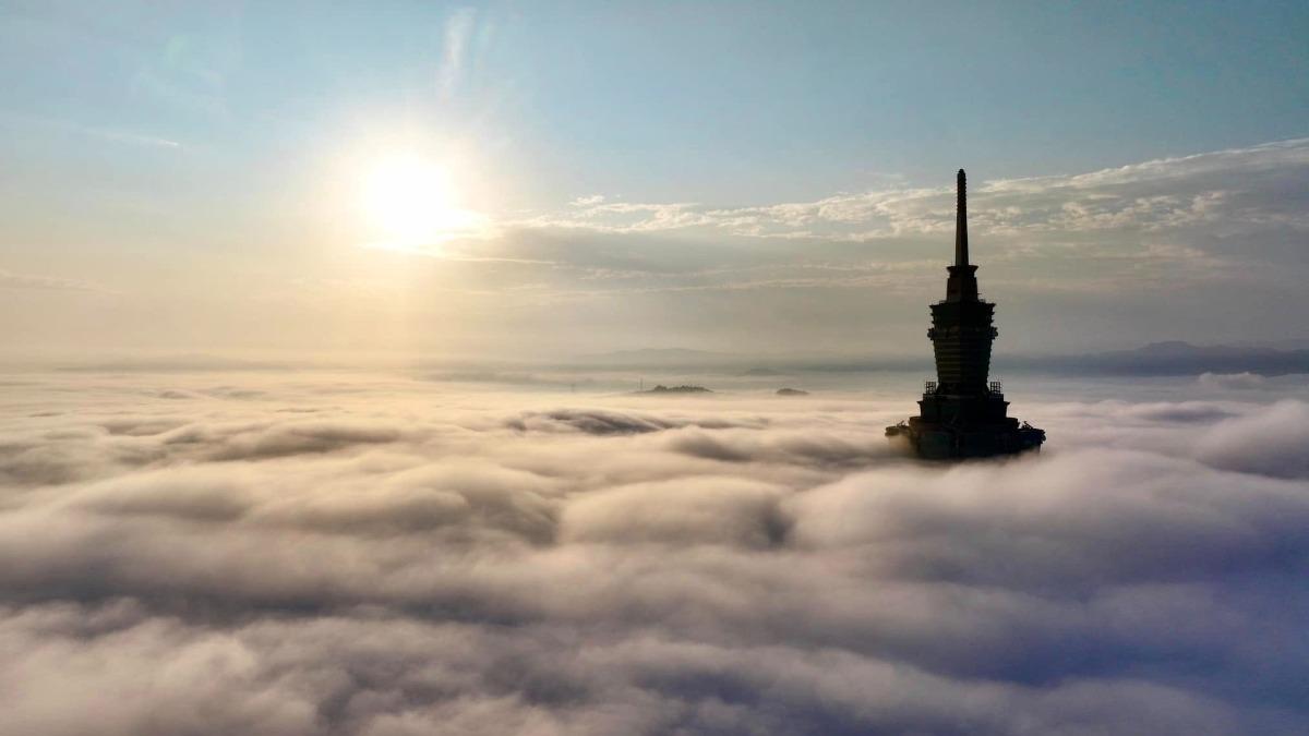 Drone captures stunning Taipei 101 in a sea of clouds