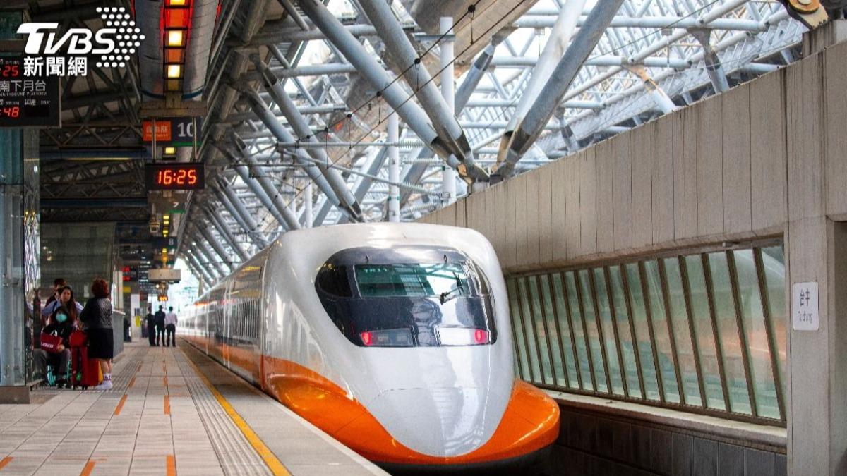 Human error shuts THSR train doors at Banqiao Station (Shutterstock)