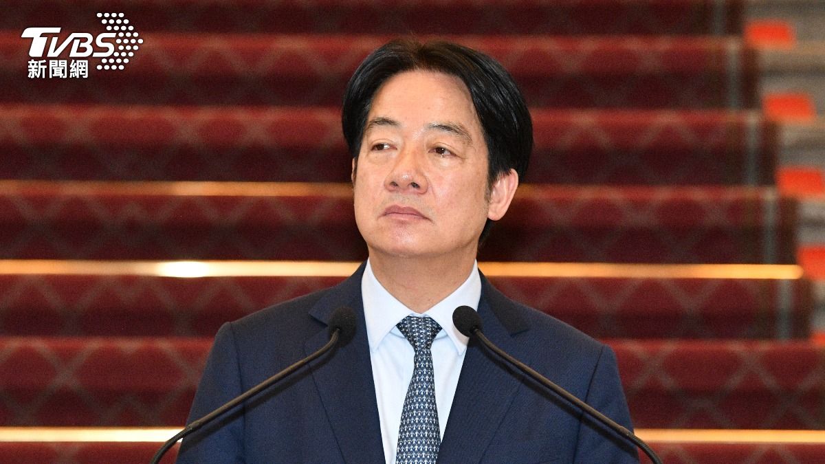 Taiwan president honors democracy martyr at memorial (TVBS News)
