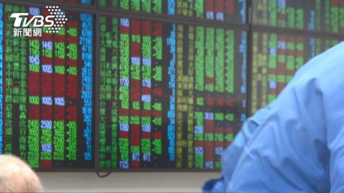 TSMC shares plunge as Trump tariffs rattle Taiwan market (TVBS News)