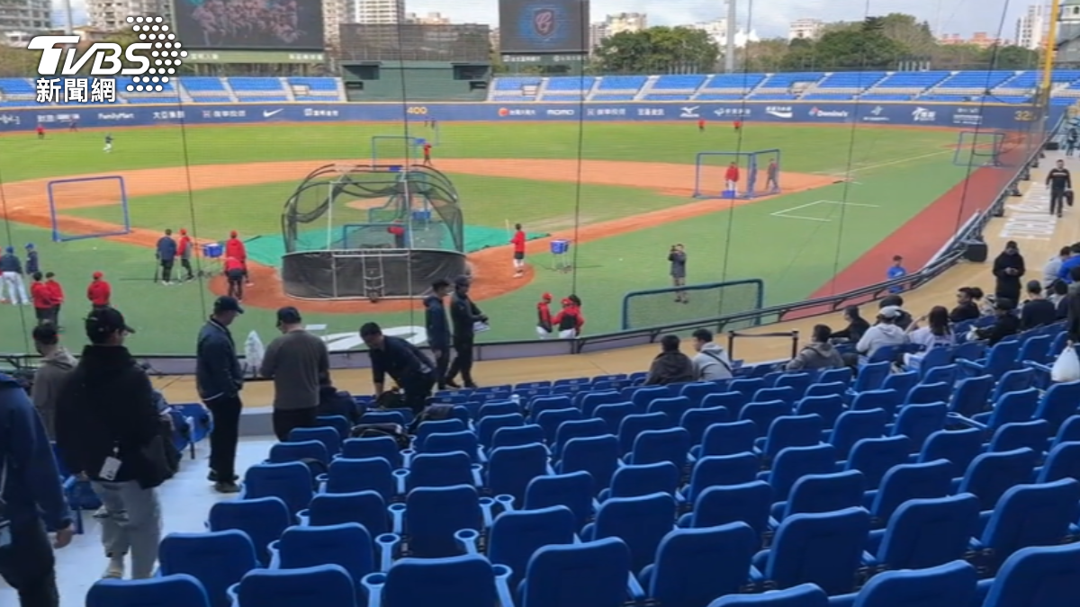 Rakuten Monkeys creating pet section at baseball stadium