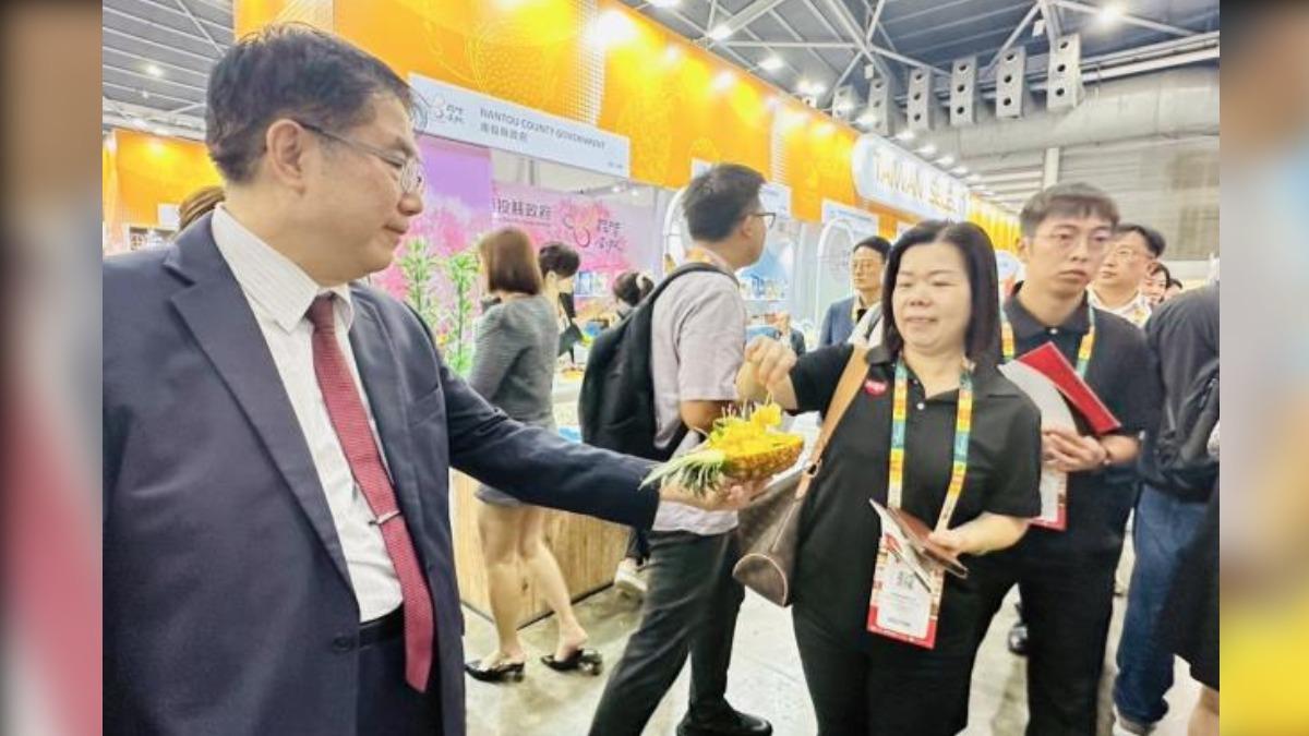 Tainan mayor eyes Singapore for pineapple exports (Courtesy of Tainan City Government)
