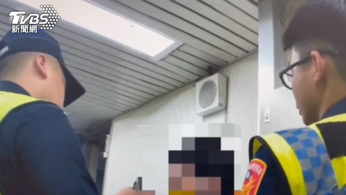Knife attack at Taipei Metro leaves woman injured (TVBS News)